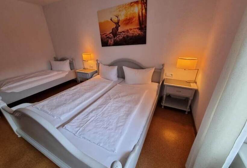 Habitación Triple Estándar, Hotel & Restaurant Tanne
