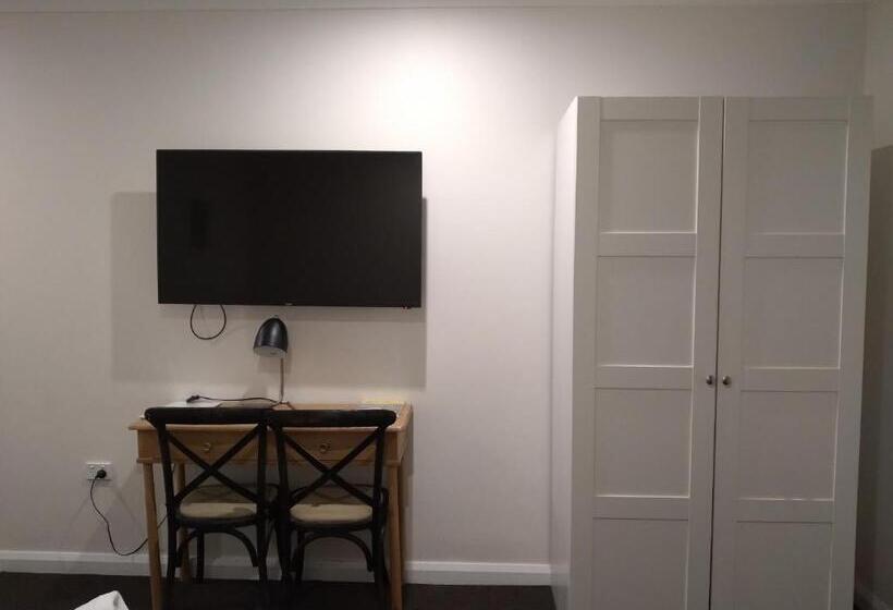 اتاق استاندارد, Allonville Gardens Motel