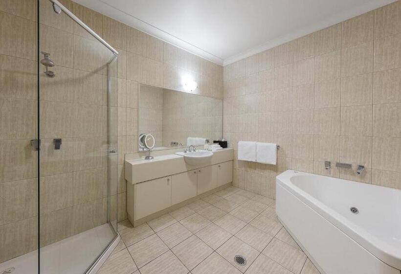 سوییت اجرایی, The Carrington