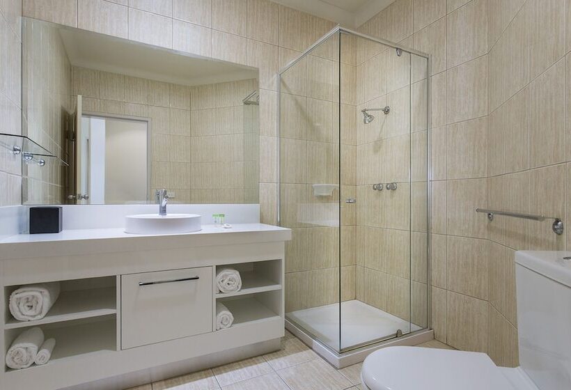 اتاق اجرایی, The Carrington