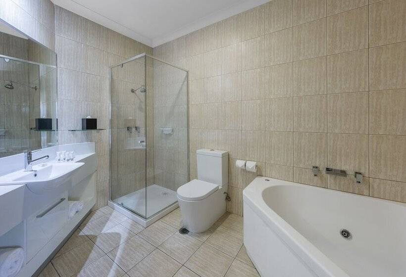 اتاق اجرایی, The Carrington