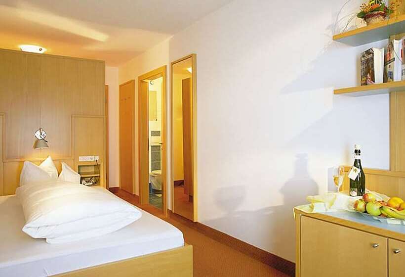 Номер Стандарт Индивидуальный, Vier Jahreszeiten