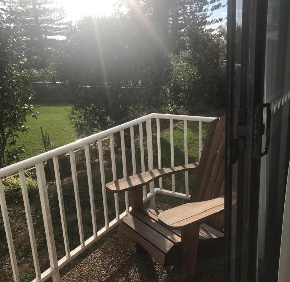 标准单人间, Ocean Breeze Motel