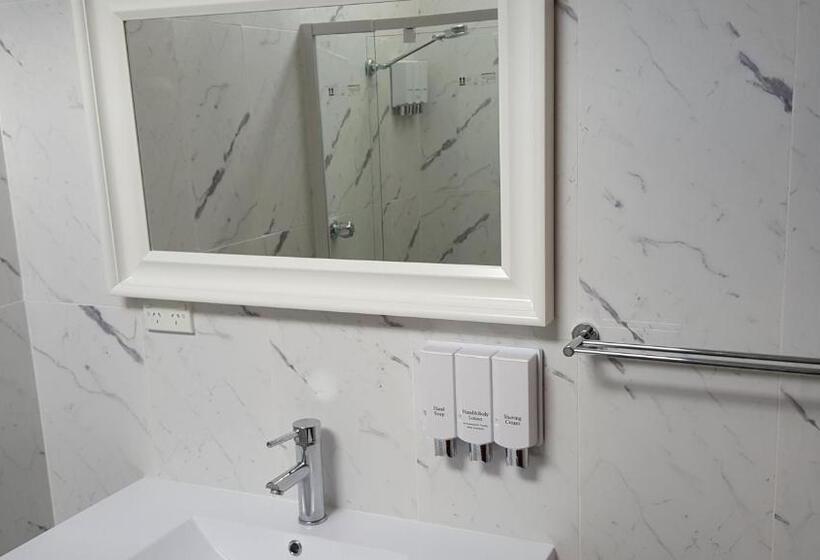 חדר סטנדרט לארבעה, Hibiscus Lakeside Motel