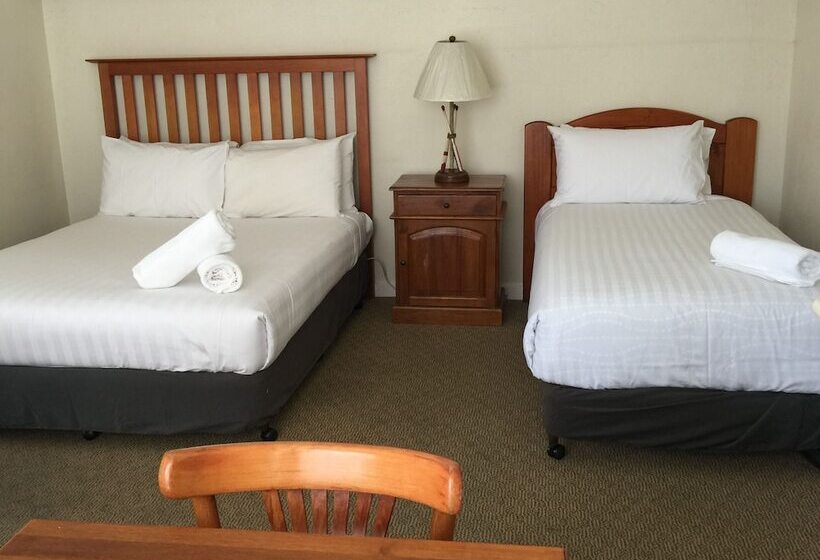 חדר משפחתי, Aberdeen Motor Inn