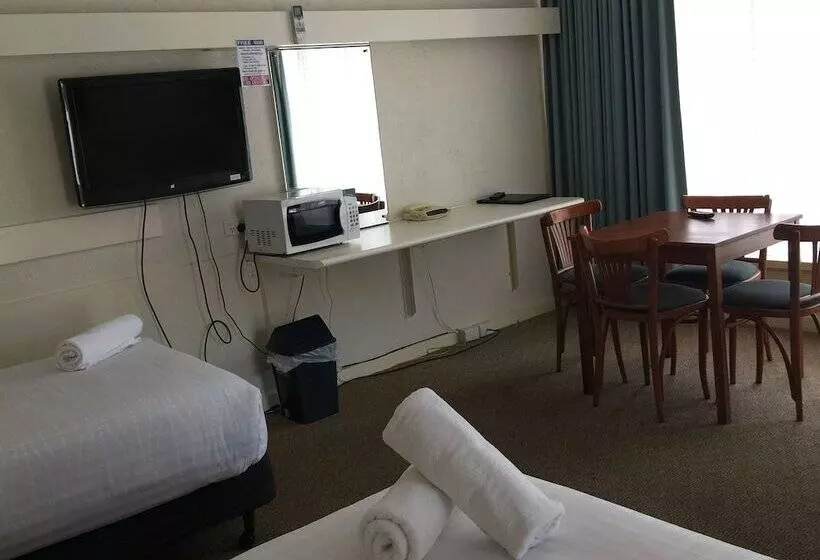 ファミリールーム, Aberdeen Motor Inn