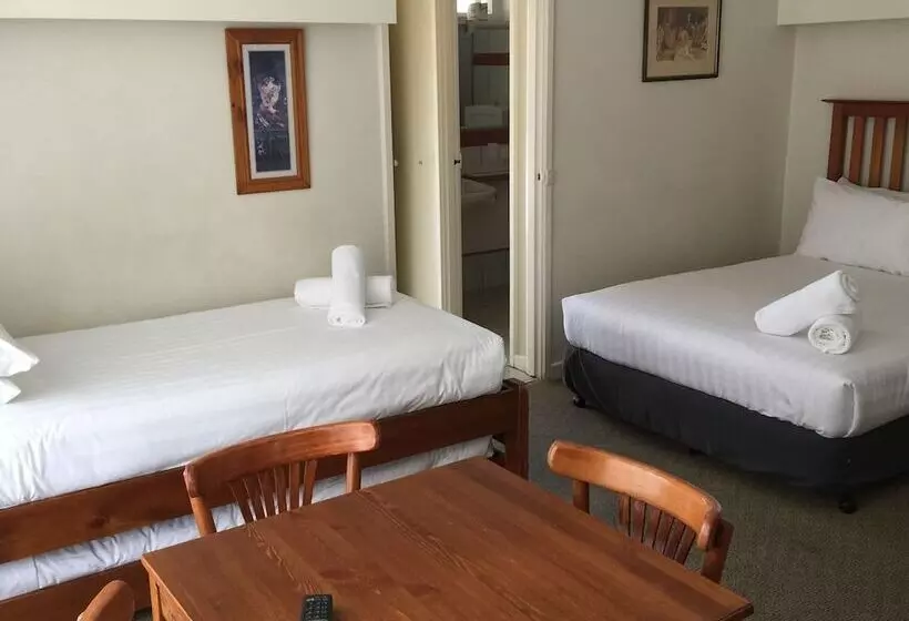 ファミリールーム, Aberdeen Motor Inn