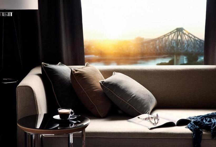 이그제큐티브 스위트 킹침대, Brisbane Marriott
