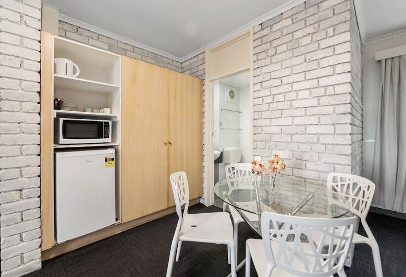 家庭间, Coach House Launceston