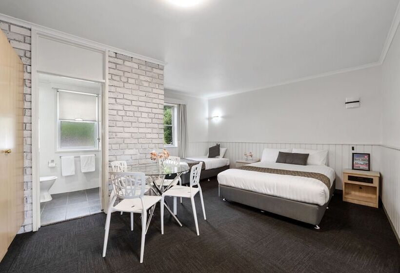 家庭间, Coach House Launceston