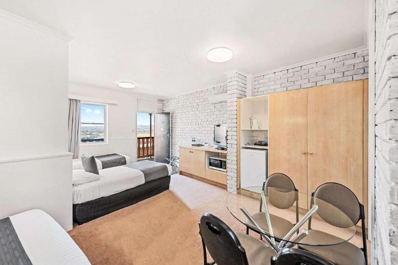 家庭间, Coach House Launceston