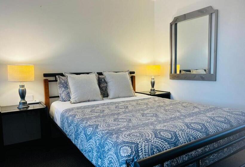 اتاق لوکس, Cooks Endeavour Motor Inn