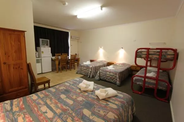 ファミリールーム, Lazy River Motor Inn