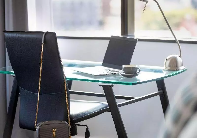 اتاق دلوکس با تخت کینگ و چشم‌انداز شهر, Mercure Sydney