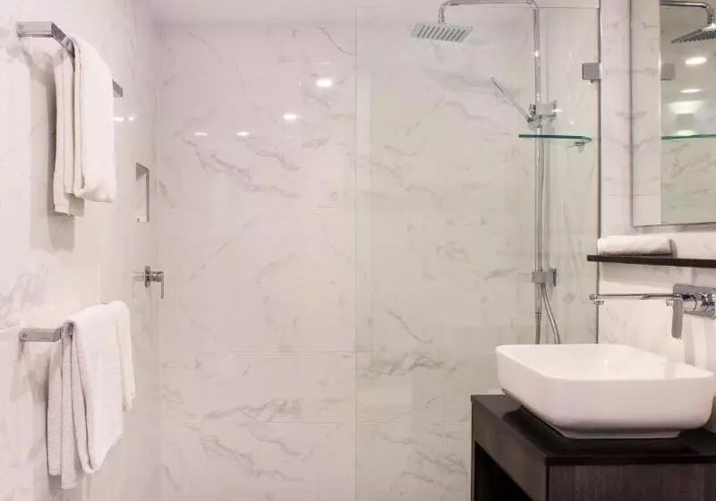 اتاق سوپریور با چشم‌انداز شهر, Mercure Sydney