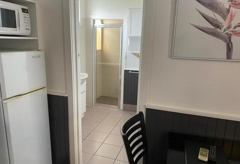 غرفة عائلية, The Esplanade Motel