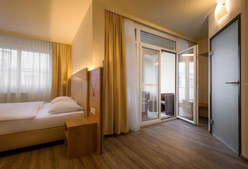 스탠다드 트리플 룸, City Hotel Stockerau