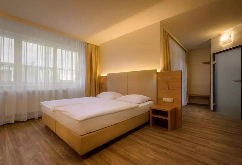 Standard Kolmen Hengen Huone, City Hotel Stockerau