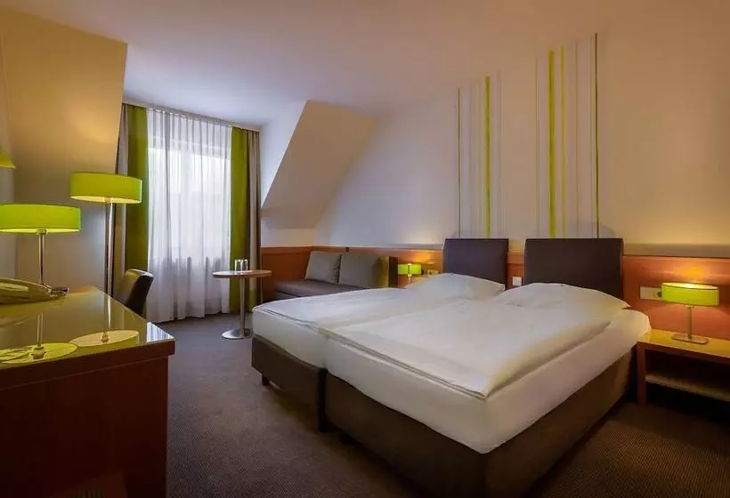 Standard Kolmen Hengen Huone, City Hotel Stockerau