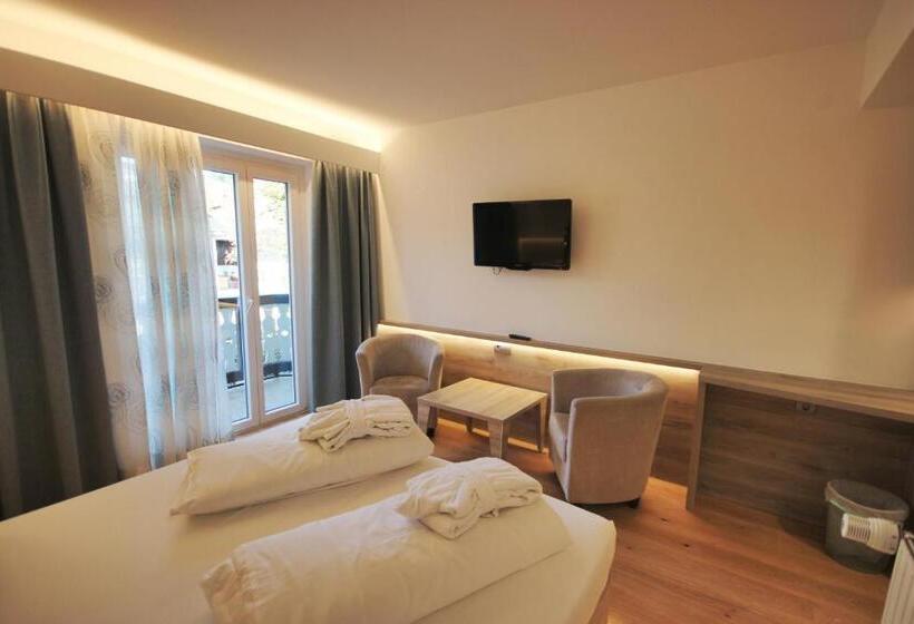 غرفة قياسية مزوَّدة بشُرفة, Familienhotel Post