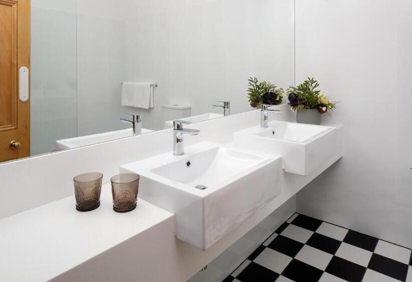 Люкс, Rydges Hobart