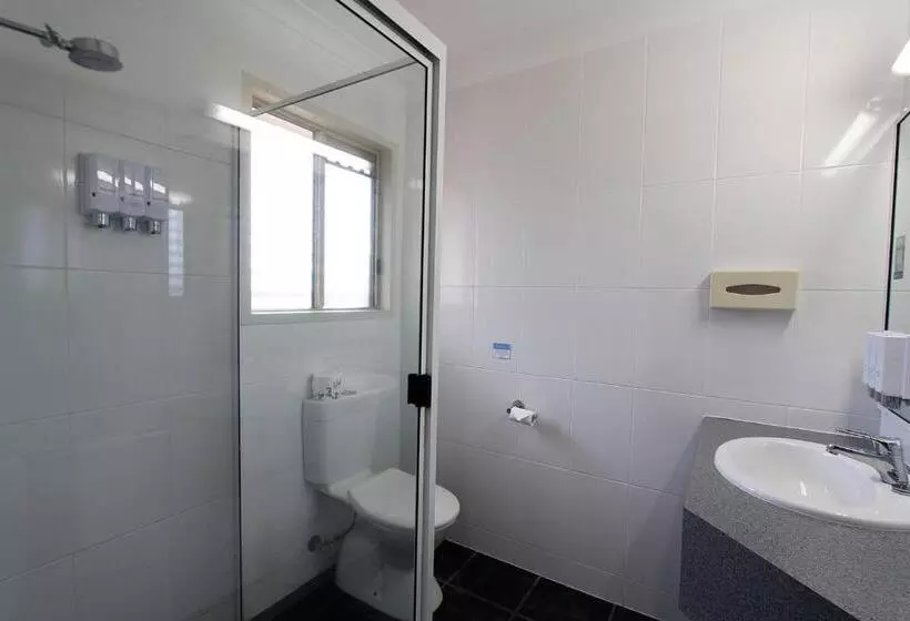 اتاق اجرایی با تخت بزرگ, Sugar Country Motor Inn