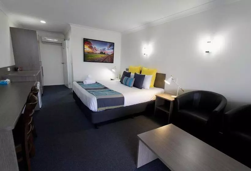 اتاق اجرایی با تخت بزرگ, Sugar Country Motor Inn