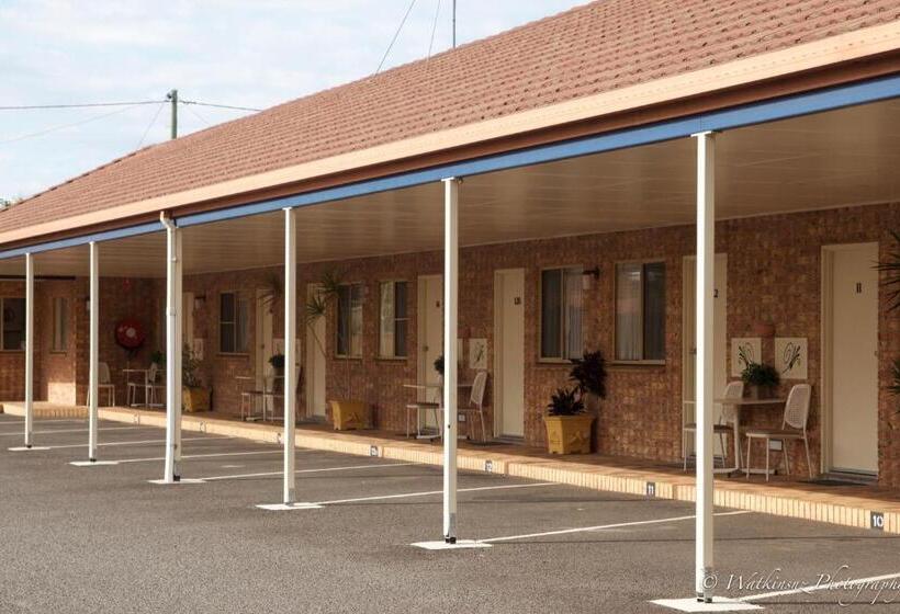 اتاق خانوادگی, Sugar Country Motor Inn