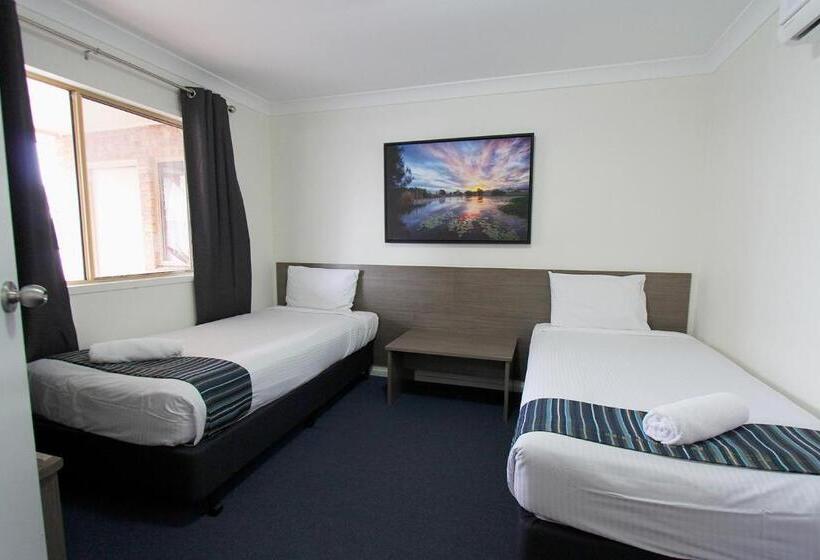 سوییت اجرایی, Sugar Country Motor Inn