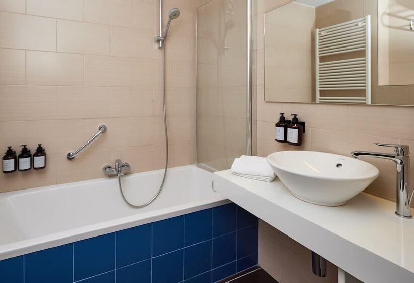 Номер Комфорт, C Hotels Burlington