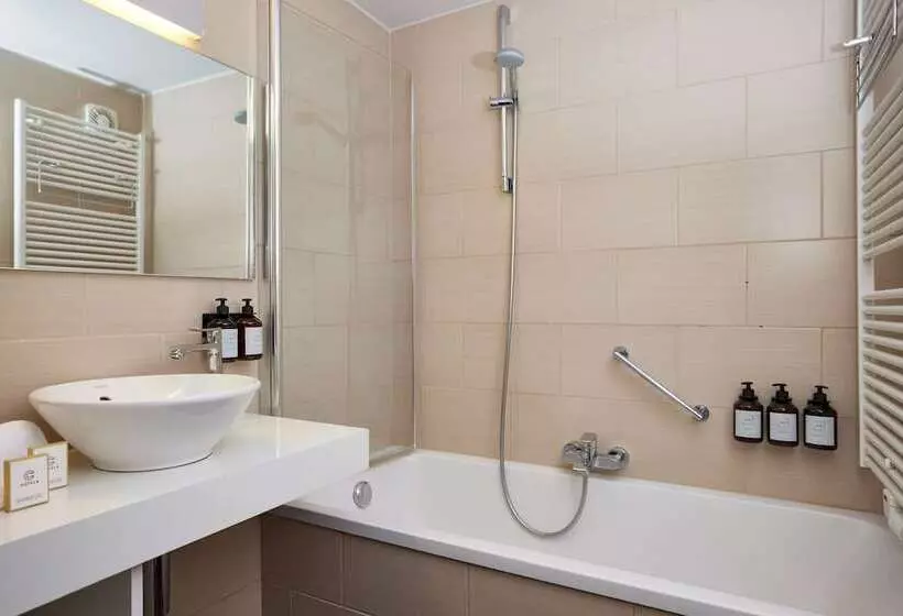 اتاق خانوادگی, C Hotels Burlington