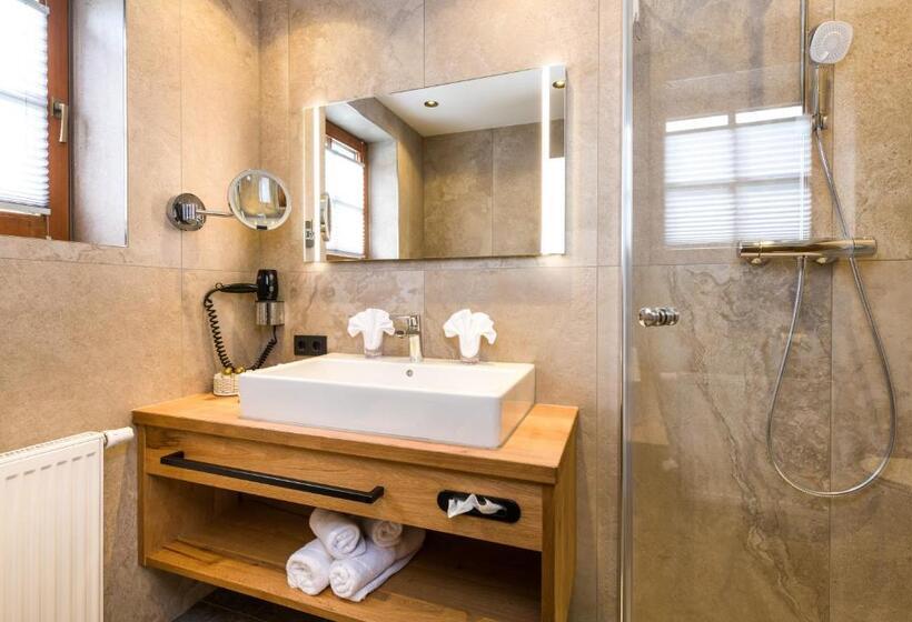 غرفة قياسية مزوَّدة بشُرفة, Wellness & Sporthotel Alpenhof