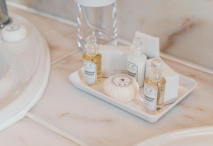 スタンダードスタジオ, 44 Curzon Street By Mansley