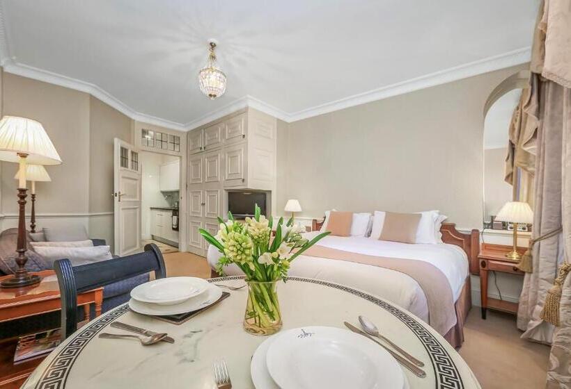 スタンダードスタジオ, 44 Curzon Street By Mansley