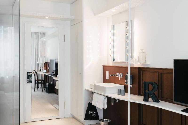 スーペリアールーム, Alexandra