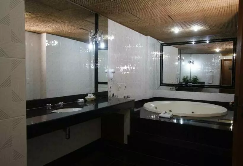 سوییت اجرایی, Americas Benidorm