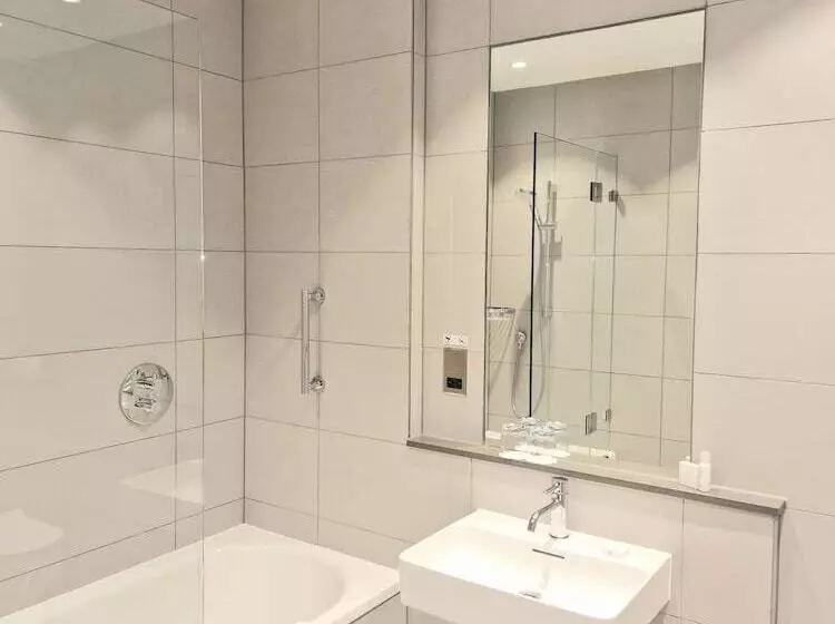 اتاق استاندارد یک نفره, Astor Court