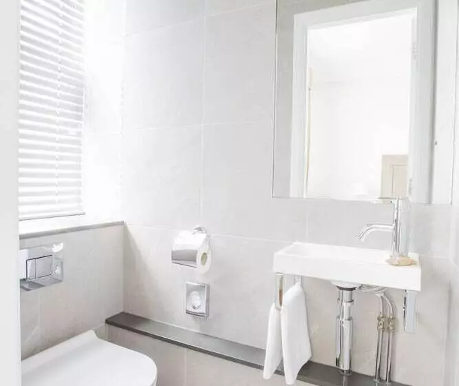 اتاق سوپریور چهار تخته, Astor Court
