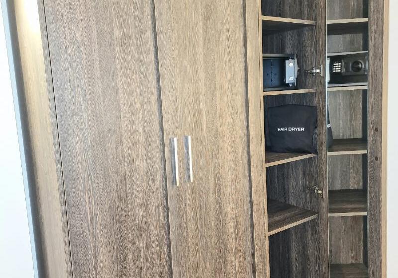 Номер Стандарт, Astor Court