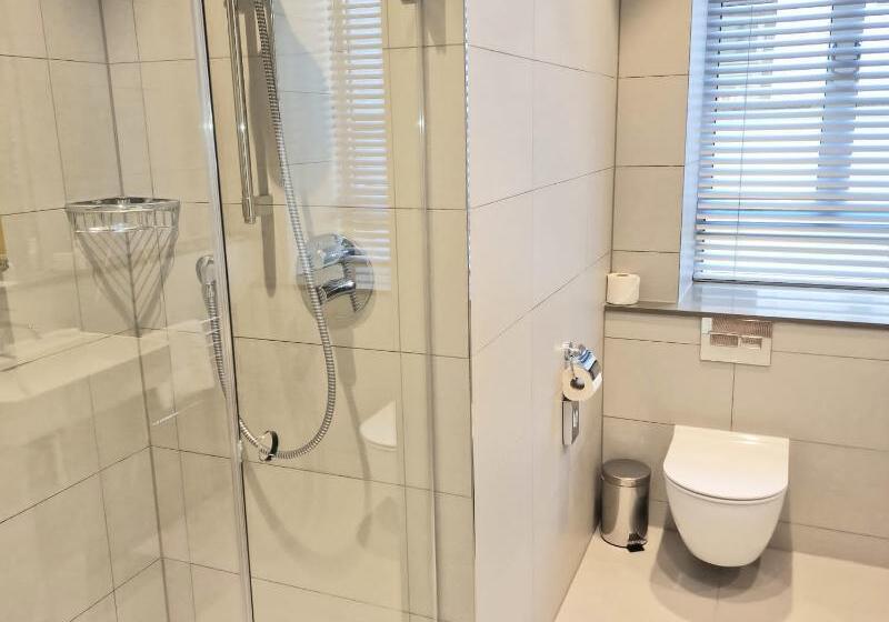 Номер Стандарт, Astor Court