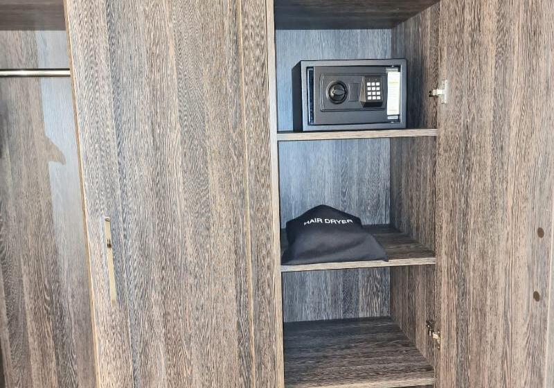 Номер Стандарт, Astor Court