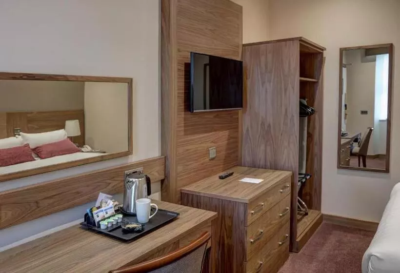 Basic Yhden Hengen Huone, Best Western Kings Manor