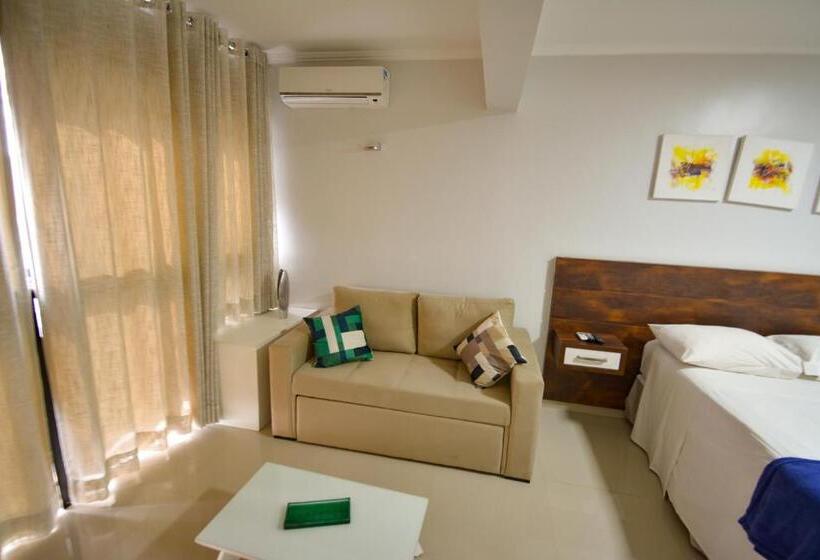 スタンダードルーム, Garvey Park