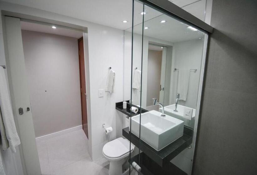 スタンダードトリプルルーム, Garvey Park