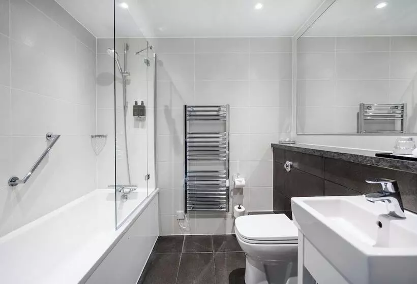 اتاق اجرایی, Bromley Court Hotel London