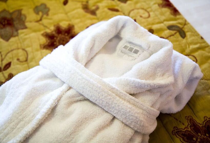 Люкс, Lake District Castle Inn