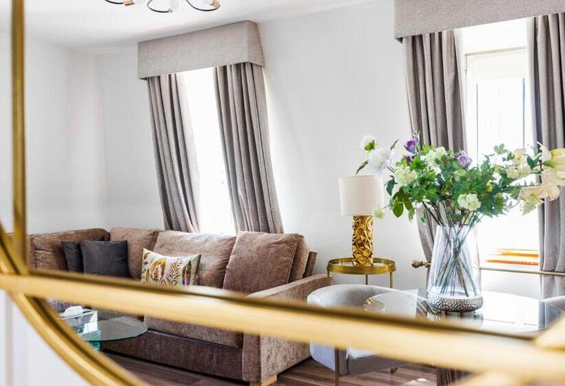1 Bedroom Penthouse Apartment, Carlton Court   Mayfair