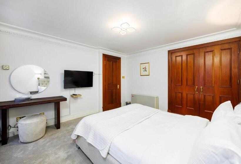 , Carlton Court   Mayfair