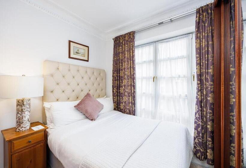 آپارتمان 3 خوابه, Carlton Court   Mayfair