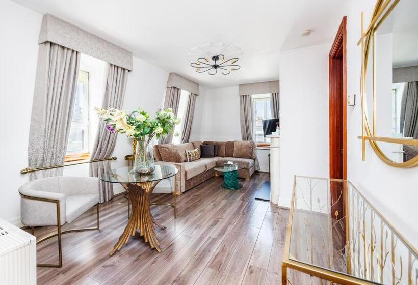 1 Bedroom Penthouse Apartment, Carlton Court   Mayfair